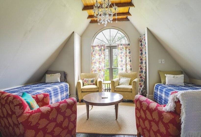 Charming Smoot Cabin On Working Farm!