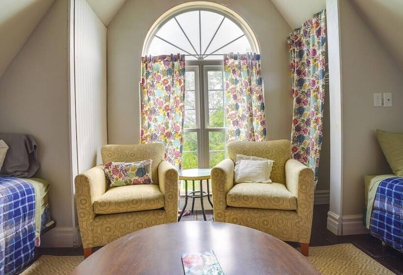 Charming Smoot Cabin On Working Farm!