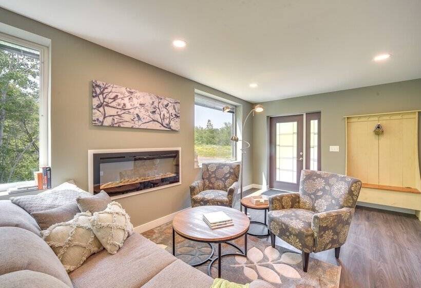 Cozy Cornucopia Retreat W/ Fire Pit & Grill!