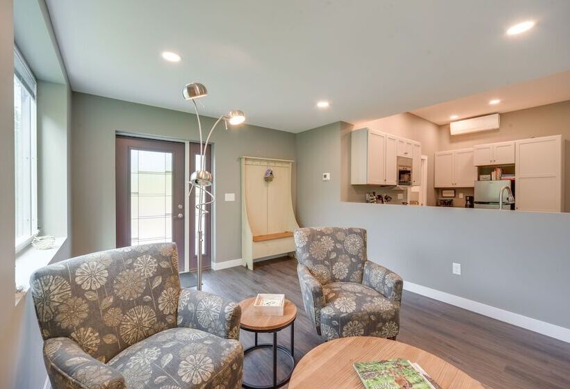 Cozy Cornucopia Retreat W/ Fire Pit & Grill!