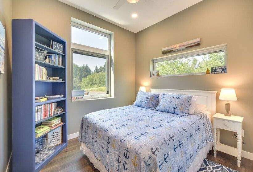 Cozy Cornucopia Retreat W/ Fire Pit & Grill!