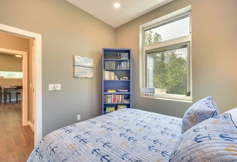 Cozy Cornucopia Retreat W/ Fire Pit & Grill!