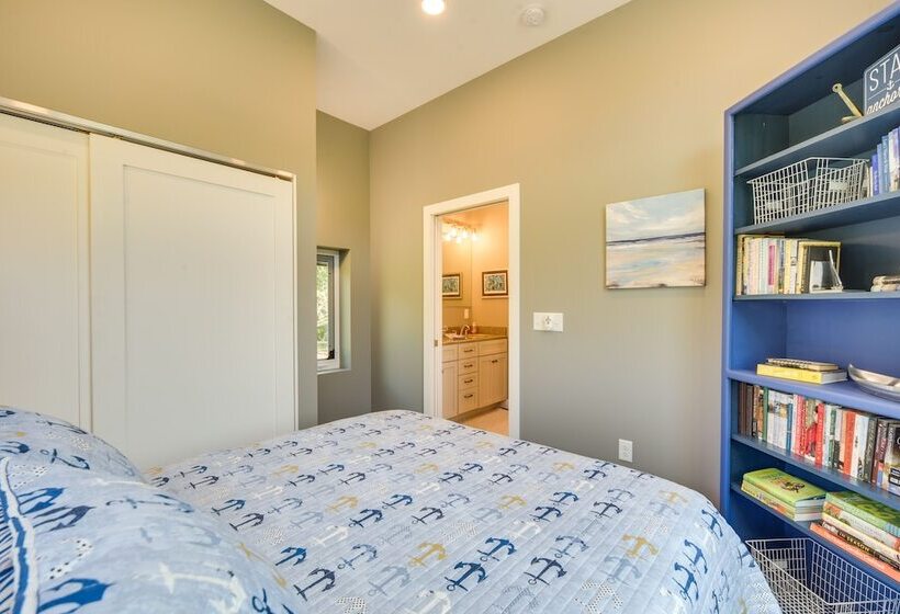 Cozy Cornucopia Retreat W/ Fire Pit & Grill!