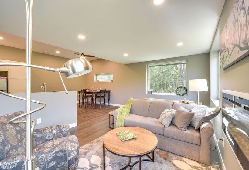 Cozy Cornucopia Retreat W/ Fire Pit & Grill!