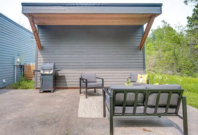 Cozy Cornucopia Retreat W/ Fire Pit & Grill!
