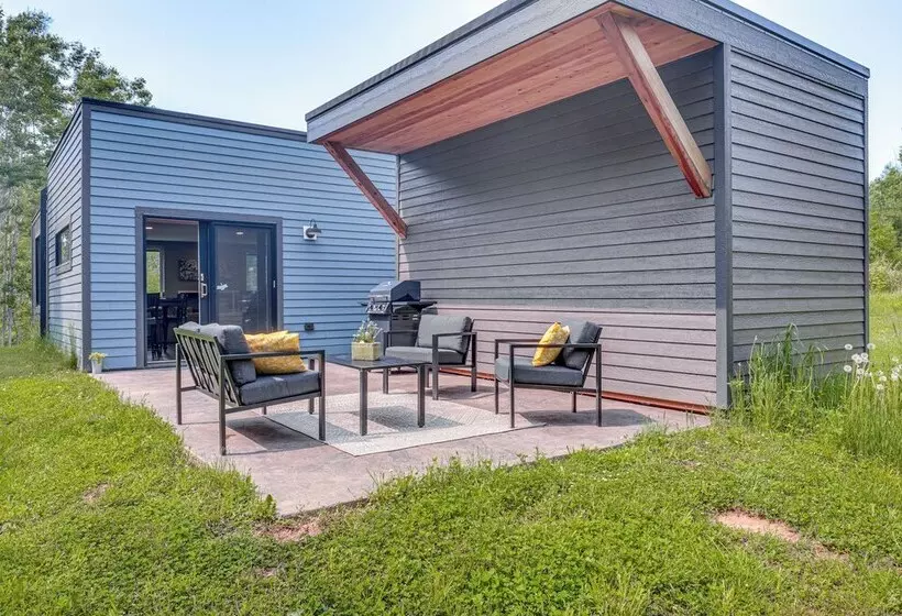 Cozy Cornucopia Retreat W/ Fire Pit & Grill!