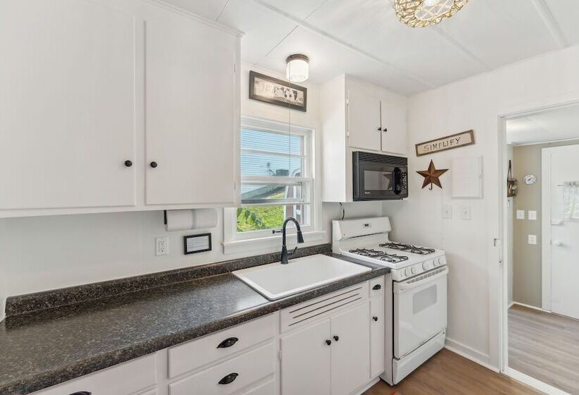 Delavan Retreat W/ Patio On Turtle Lake!