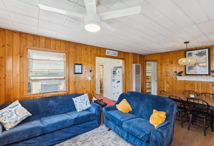 Delavan Retreat W/ Patio On Turtle Lake!