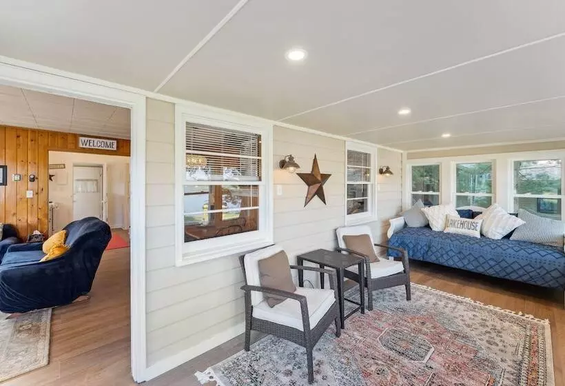 Delavan Retreat W/ Patio On Turtle Lake!