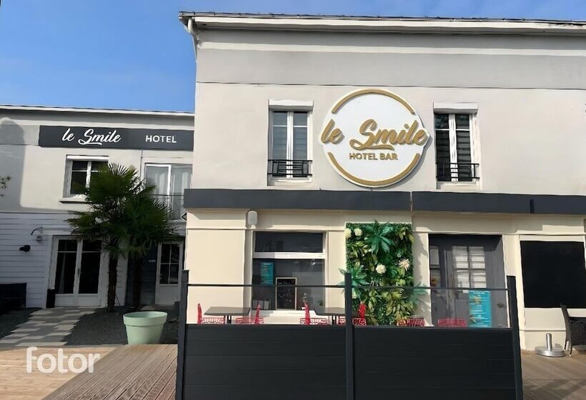Отель Hôtel Le Smile