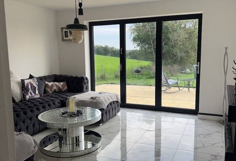 فندق ريفى Beautiful 3 Bed Barn In Uttoxeter