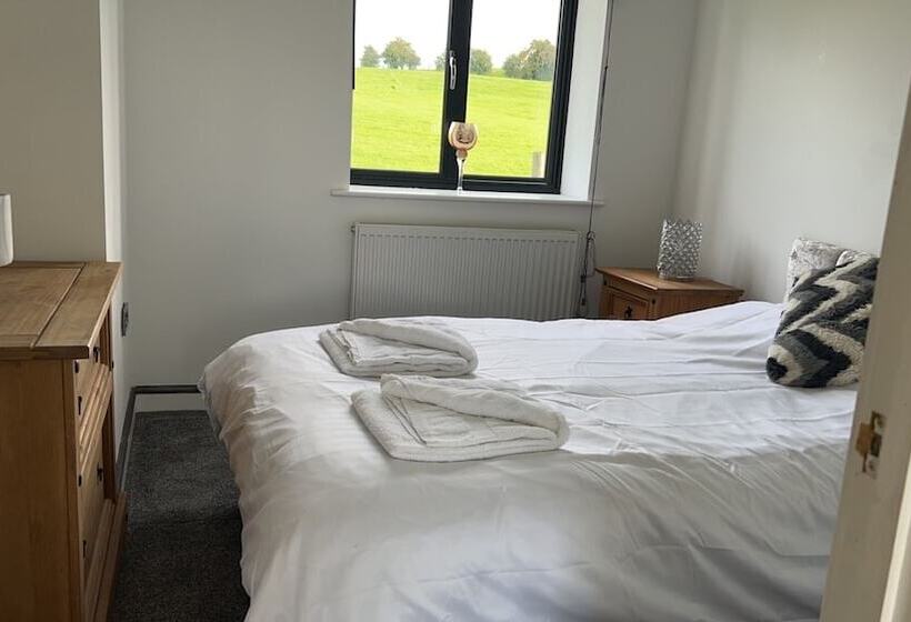 فندق ريفى Beautiful 3 Bed Barn In Uttoxeter