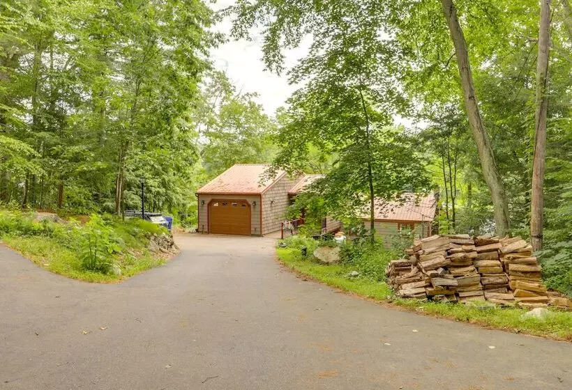 Lakefront Connecticut Retreat Near Uconn