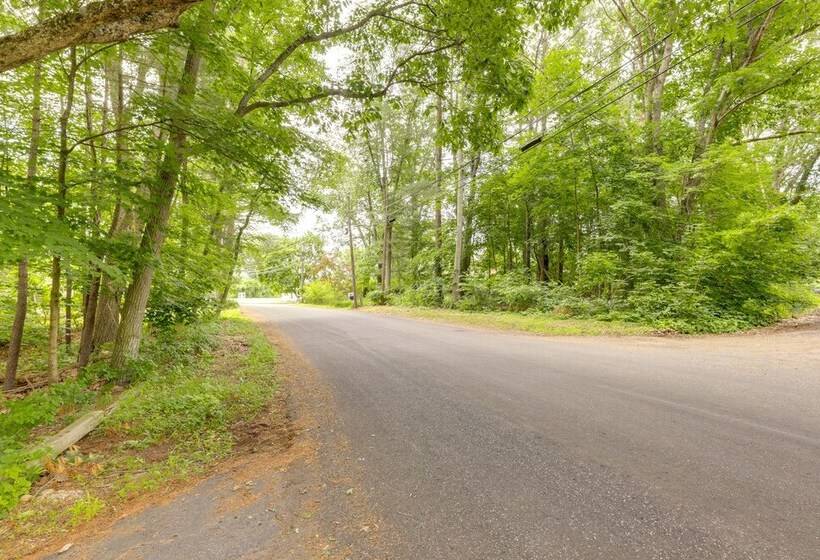 Lakefront Connecticut Retreat Near Uconn