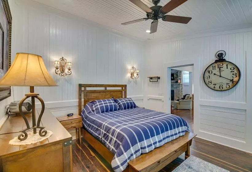 Lewisburg Home W/ City Park Views: Near Downtown!