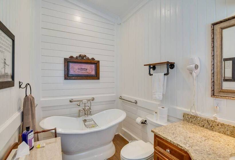 Lewisburg Home W/ City Park Views: Near Downtown!