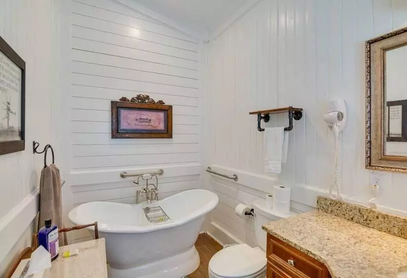 Lewisburg Home W/ City Park Views: Near Downtown!