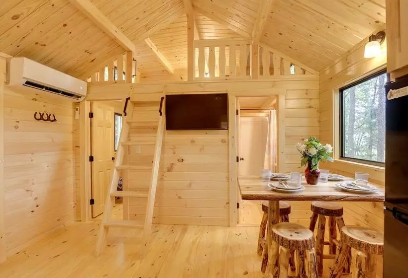 Middlebury Center Retreat: Gas Grill & Scenic Deck