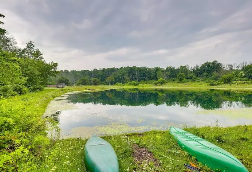 Middlebury Center Retreat: Gas Grill & Scenic Deck