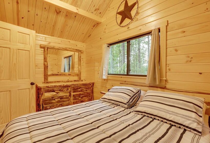 Middlebury Center Retreat: Gas Grill & Scenic Deck