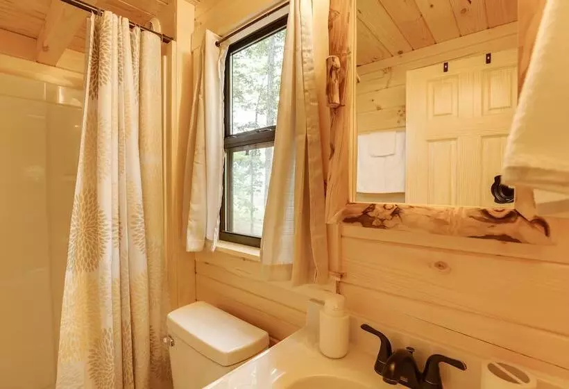 Middlebury Center Retreat: Gas Grill & Scenic Deck