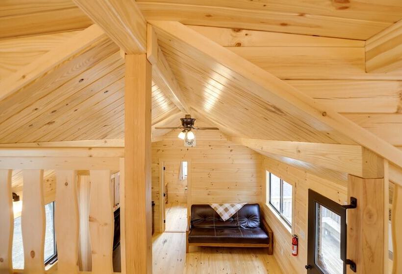 Middlebury Center Retreat: Gas Grill & Scenic Deck