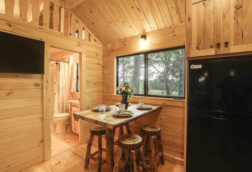 Middlebury Center Retreat: Gas Grill & Scenic Deck