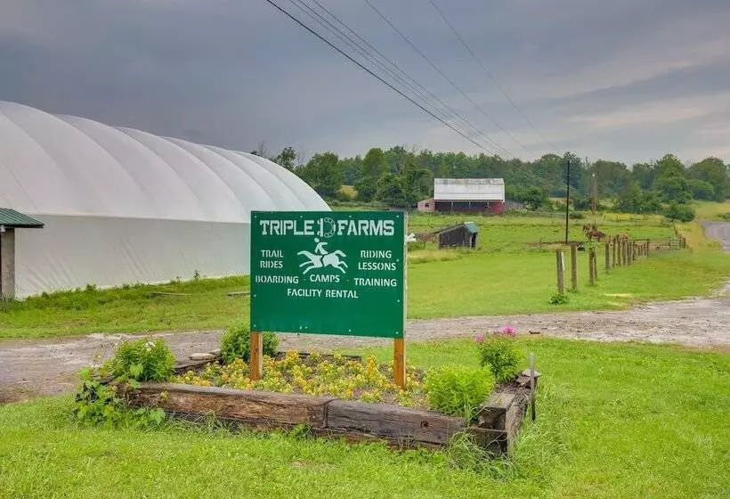 Middlebury Center Retreat: Gas Grill & Scenic Deck