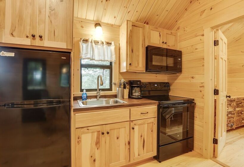 Middlebury Center Retreat: Gas Grill & Scenic Deck