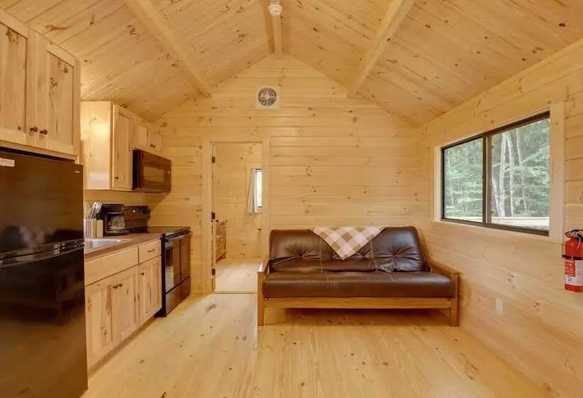 Middlebury Center Retreat: Gas Grill & Scenic Deck