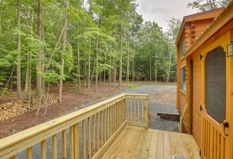 Middlebury Center Retreat: Gas Grill & Scenic Deck