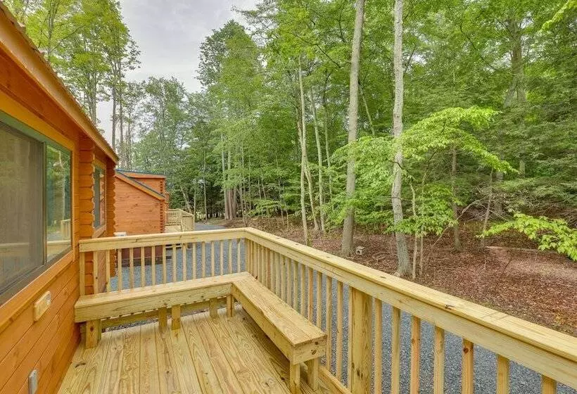 Middlebury Center Retreat: Gas Grill & Scenic Deck