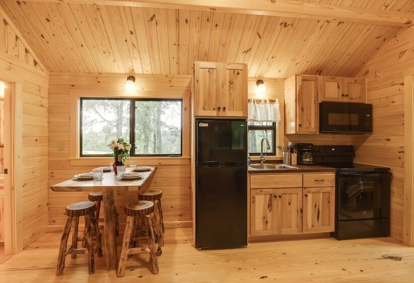 Middlebury Center Retreat: Gas Grill & Scenic Deck