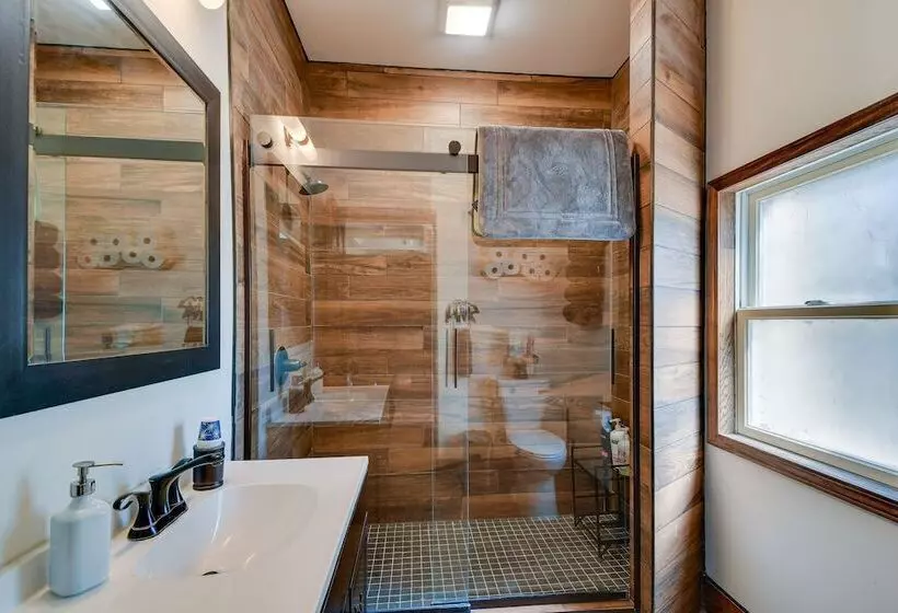 Missouri Castle W/ Private Lake, Pool & 100 Acres!