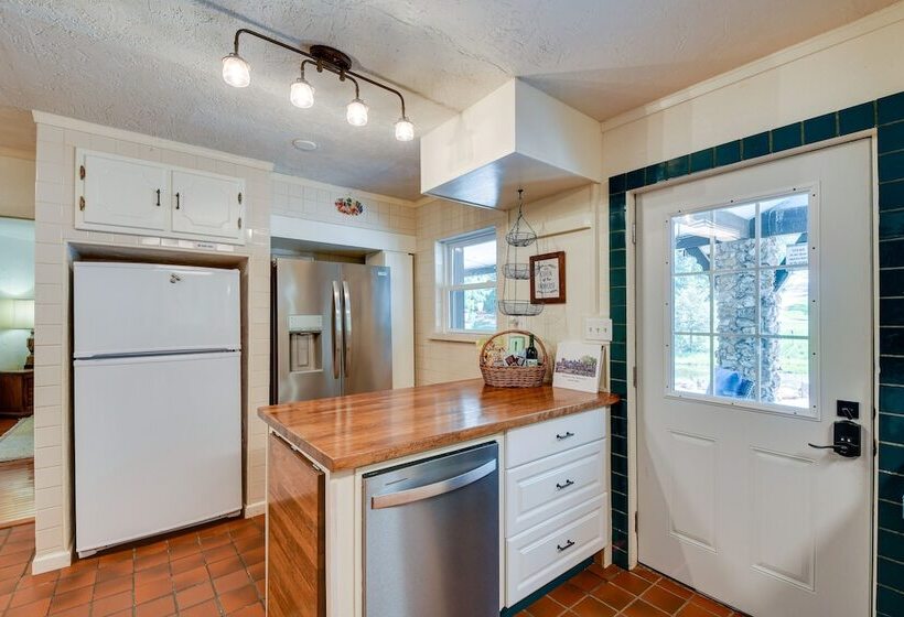 Missouri Castle W/ Private Lake, Pool & 100 Acres!