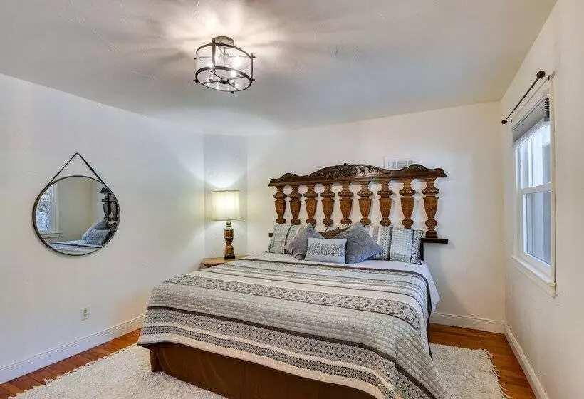 Missouri Castle W/ Private Lake, Pool & 100 Acres!