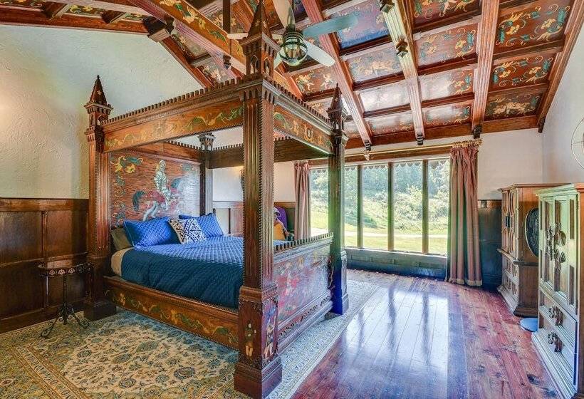 Missouri Castle W/ Private Lake, Pool & 100 Acres!