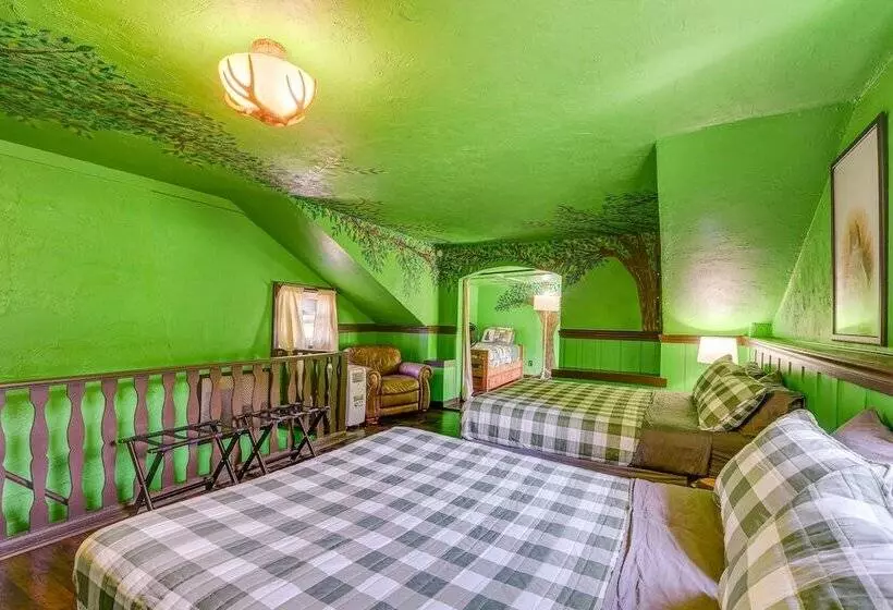 Missouri Castle W/ Private Lake, Pool & 100 Acres!