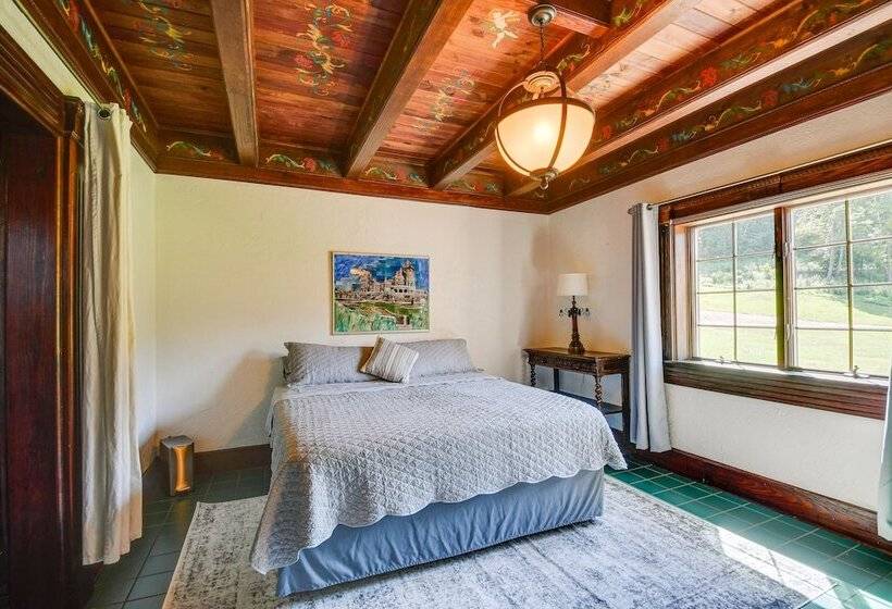 Missouri Castle W/ Private Lake, Pool & 100 Acres!