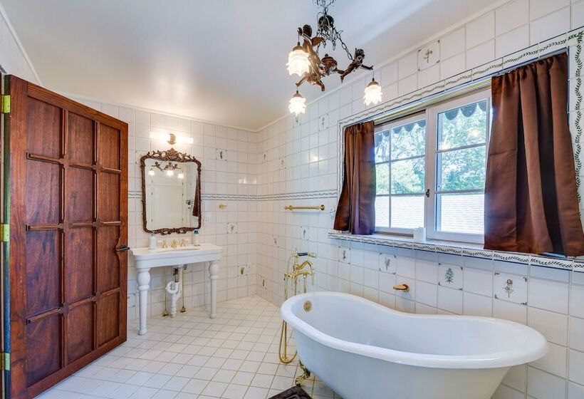 Missouri Castle W/ Private Lake, Pool & 100 Acres!