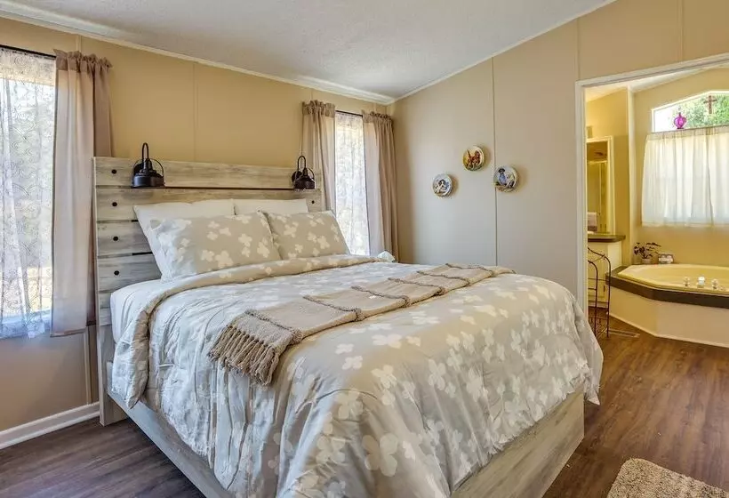 Secluded Rural Home In Normangee!