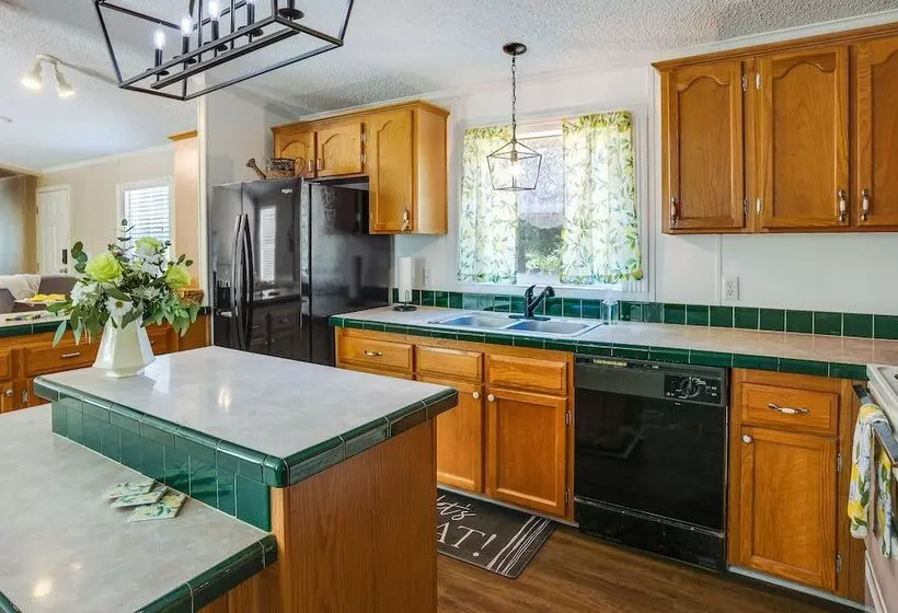 Secluded Rural Home In Normangee!