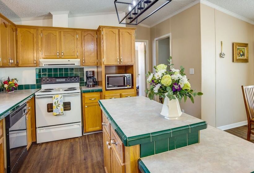 Secluded Rural Home In Normangee!