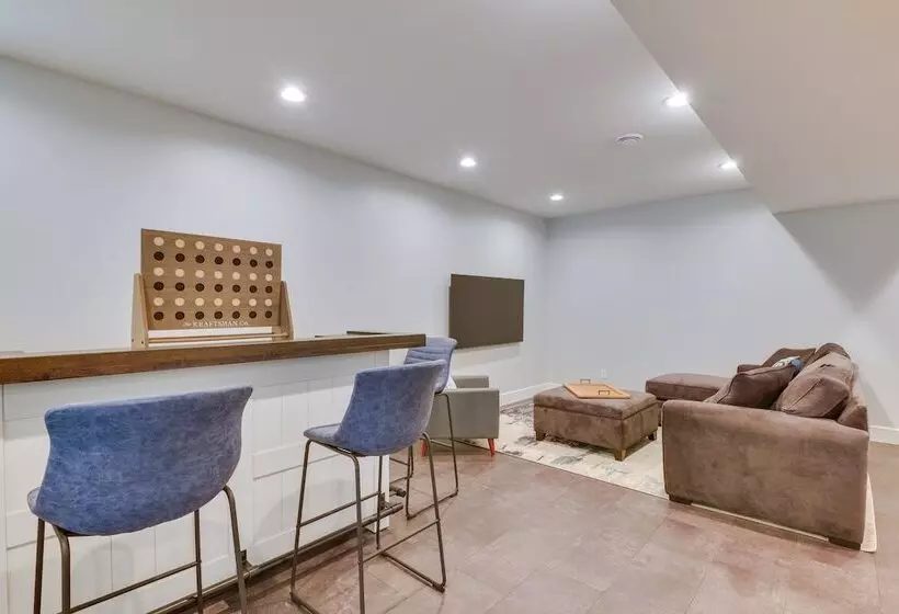 Spacious Lake Ontario Getaway: Steps To Beach!