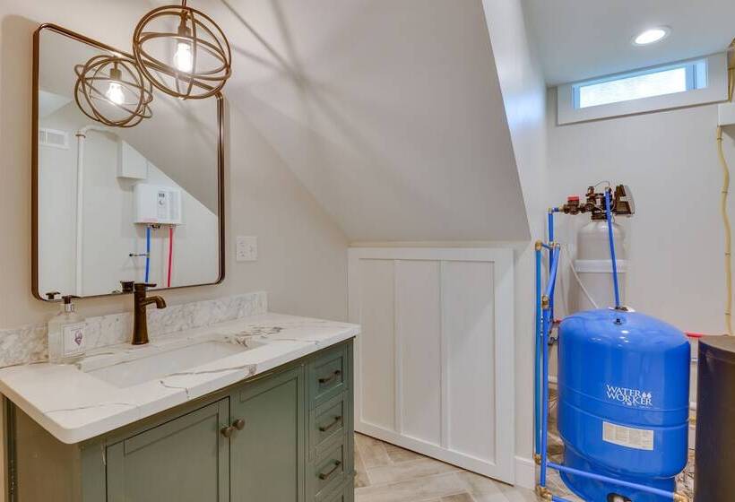 Spacious Lake Ontario Getaway: Steps To Beach!