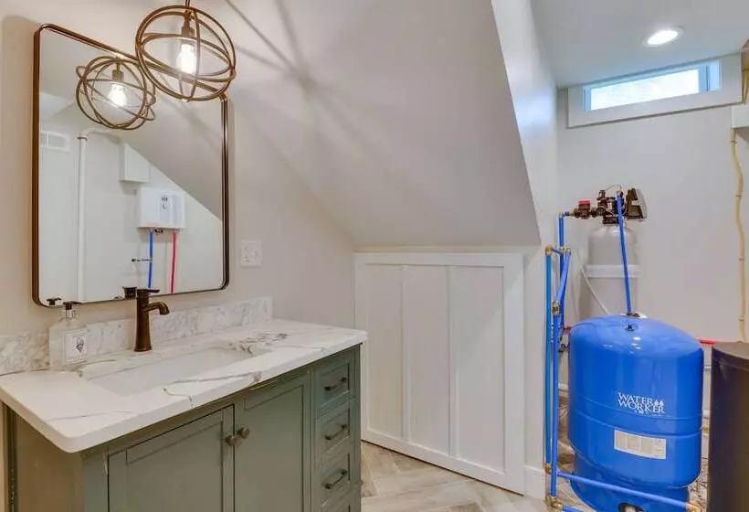 Spacious Lake Ontario Getaway: Steps To Beach!