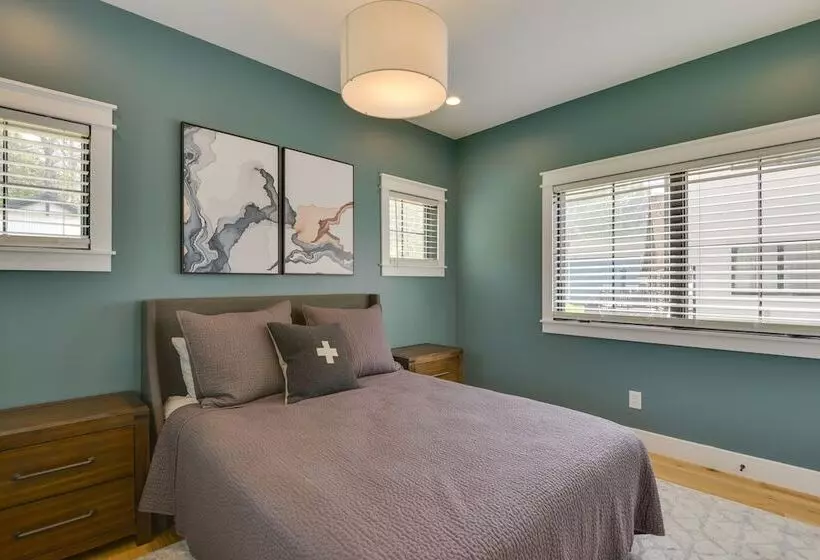 Spacious Lake Ontario Getaway: Steps To Beach!