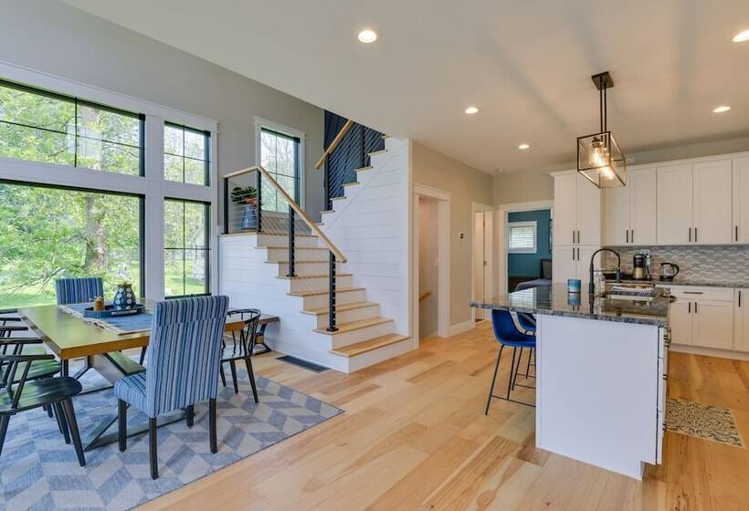 Spacious Lake Ontario Getaway: Steps To Beach!