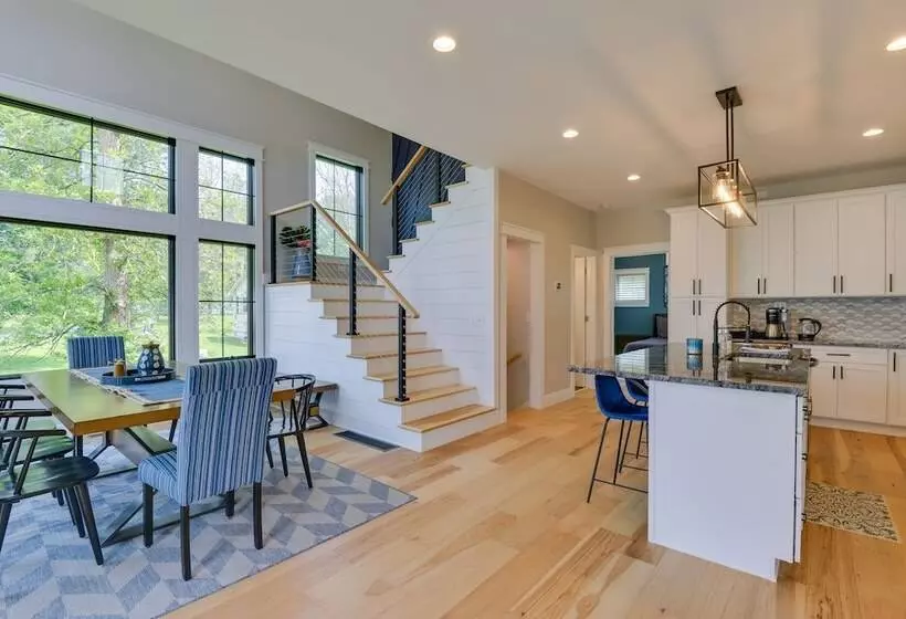 Spacious Lake Ontario Getaway: Steps To Beach!