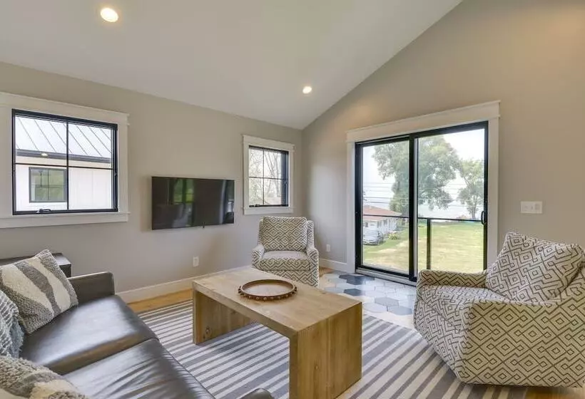 Spacious Lake Ontario Getaway: Steps To Beach!